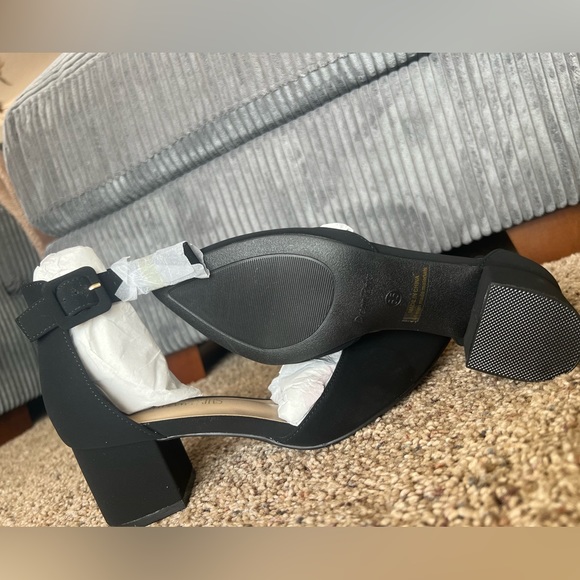 Women’s Pumps - Picture 5 of 5